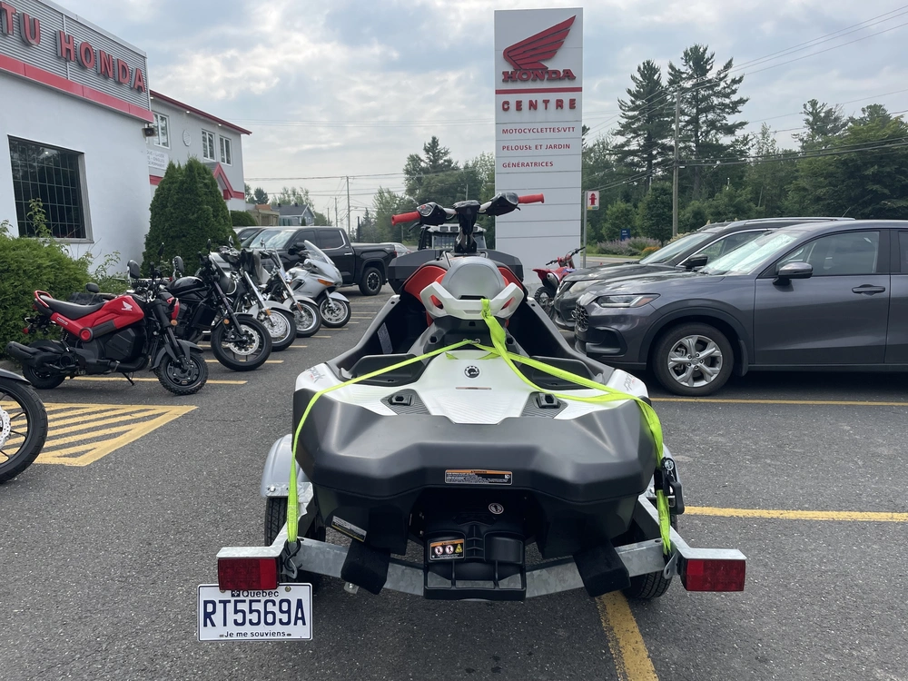 Sea-doo Spark Trixx 3 Places 2025 alt