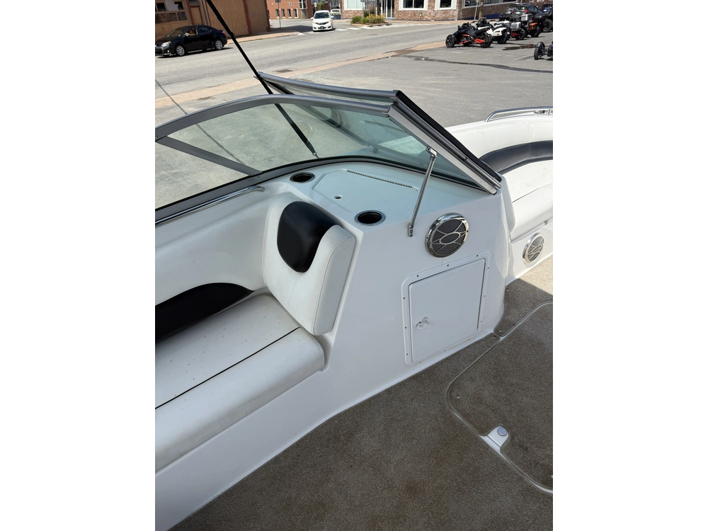 2015 Hurricane 187 Sundeck + Trailer