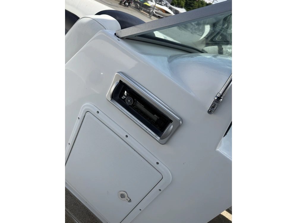 2015 Hurricane 187 Sundeck + Trailer