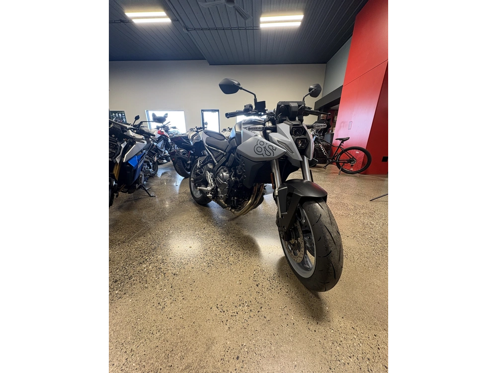 Suzuki Gsx-8s 2024 alt