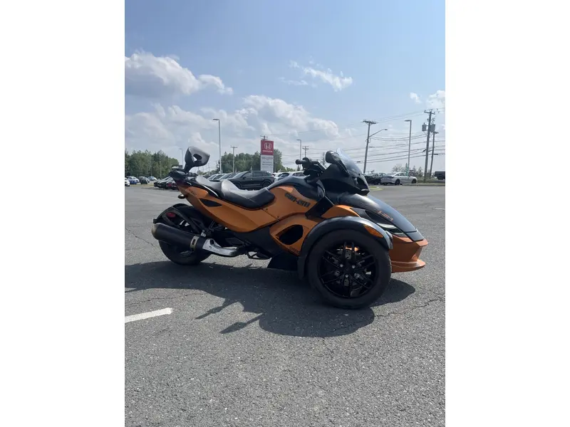 2011 Can-Am Spyder RSS