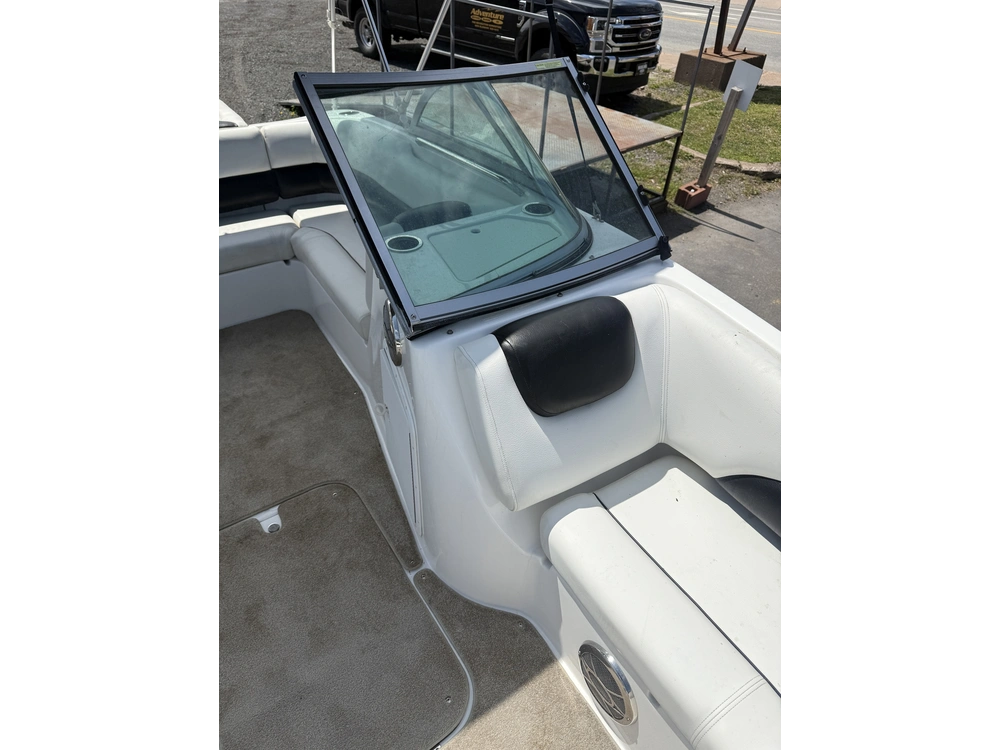 2015 Hurricane 187 Sundeck + Trailer