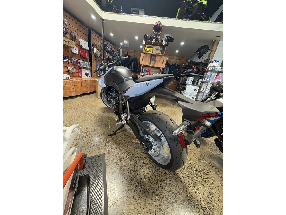 Suzuki Gsx-8s 2024 alt