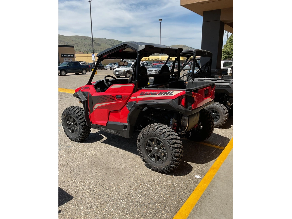 2025 Polaris General Xp 1000 Ultimate - Indy Red Ultimate alt