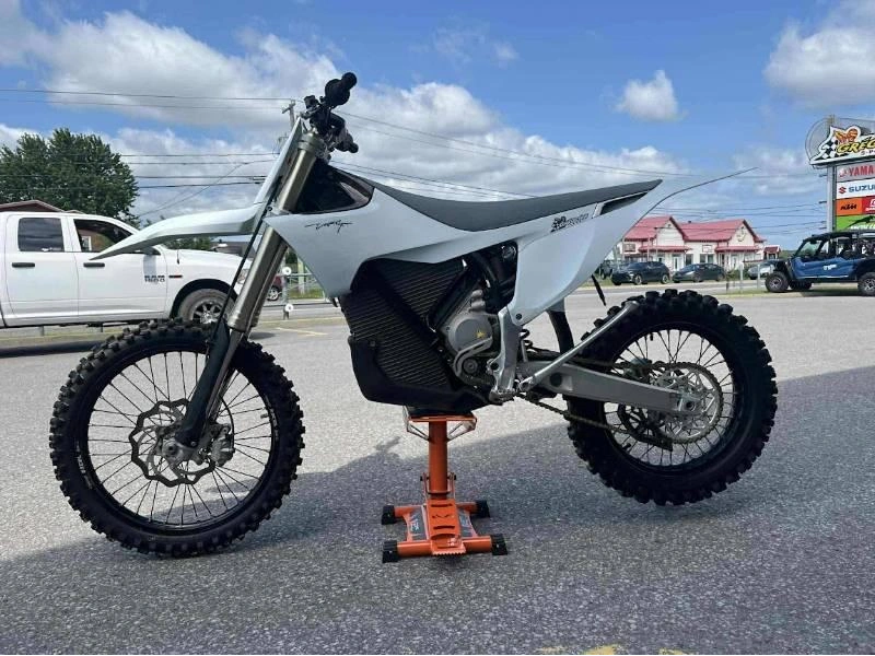 2023 Stark Future Varg Mx alt