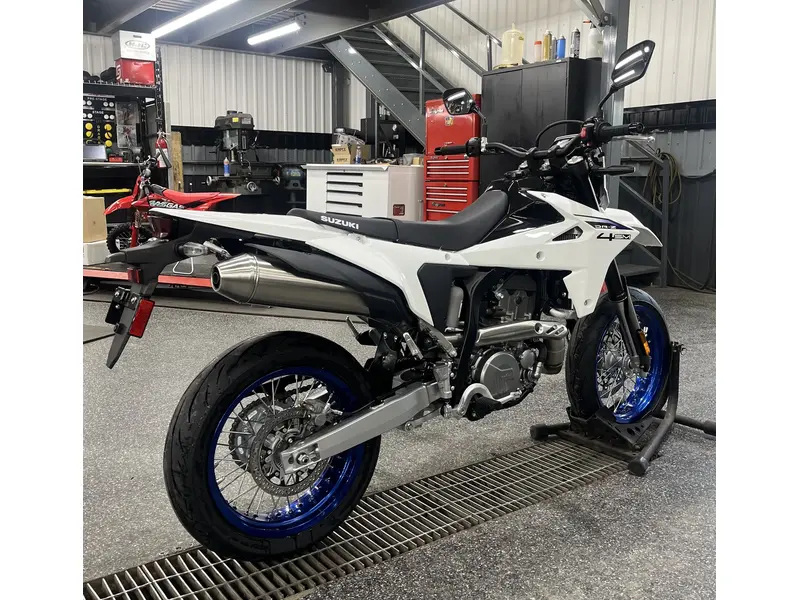 2025 Suzuki DR-Z4SM thumbnail 2