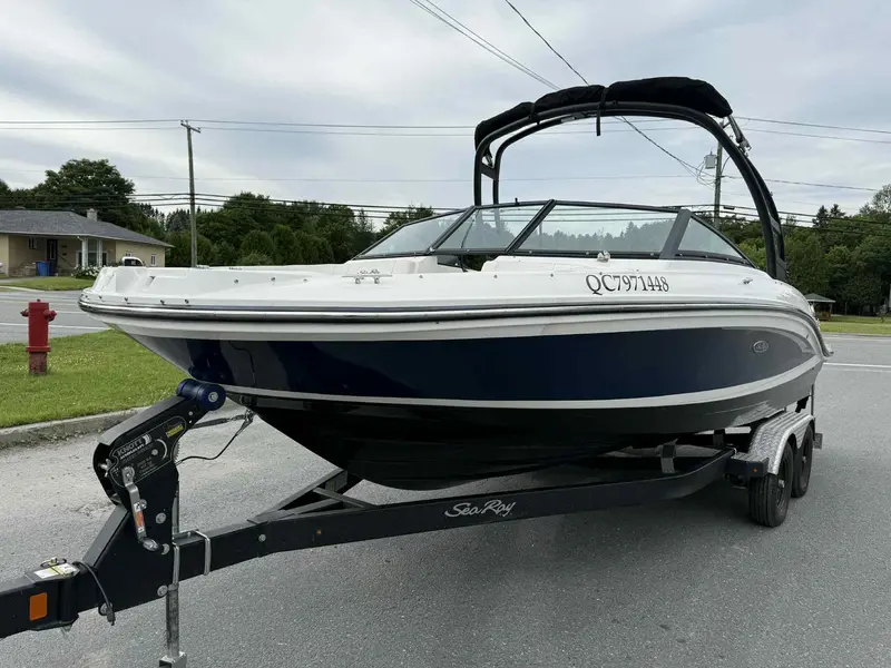 Sea Ray SPX 210 2022