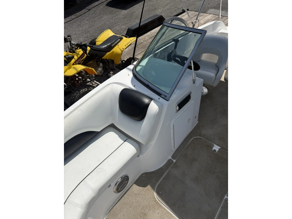 2015 Hurricane 187 Sundeck + Trailer