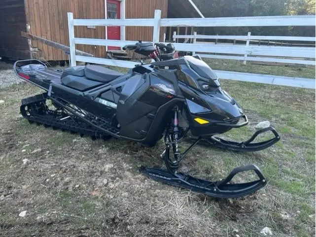 2024 Ski-Doo SUMMIT 165″ Expert Turbo