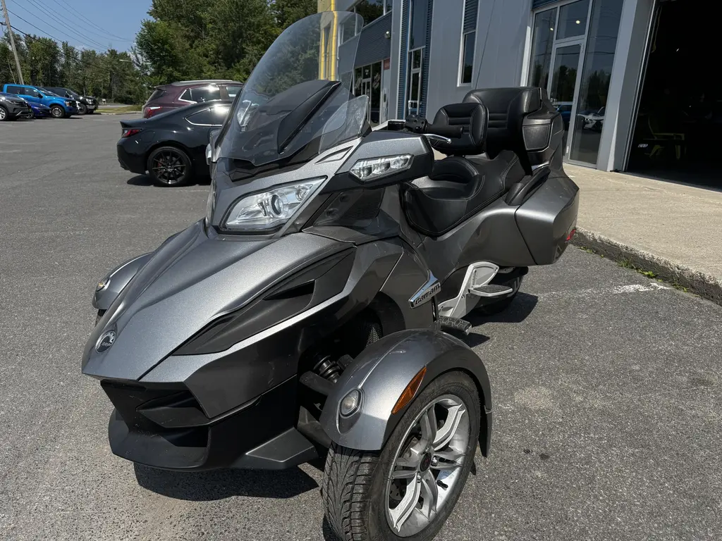 2011 Can-Am SPYDER RT - SAVE $2000 RABAIS