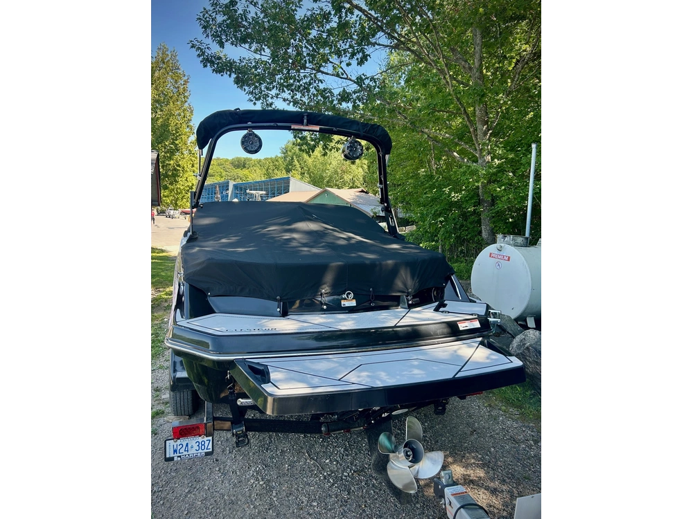 2022 Glastron Gx 215 Mercruiser 6.2l alt