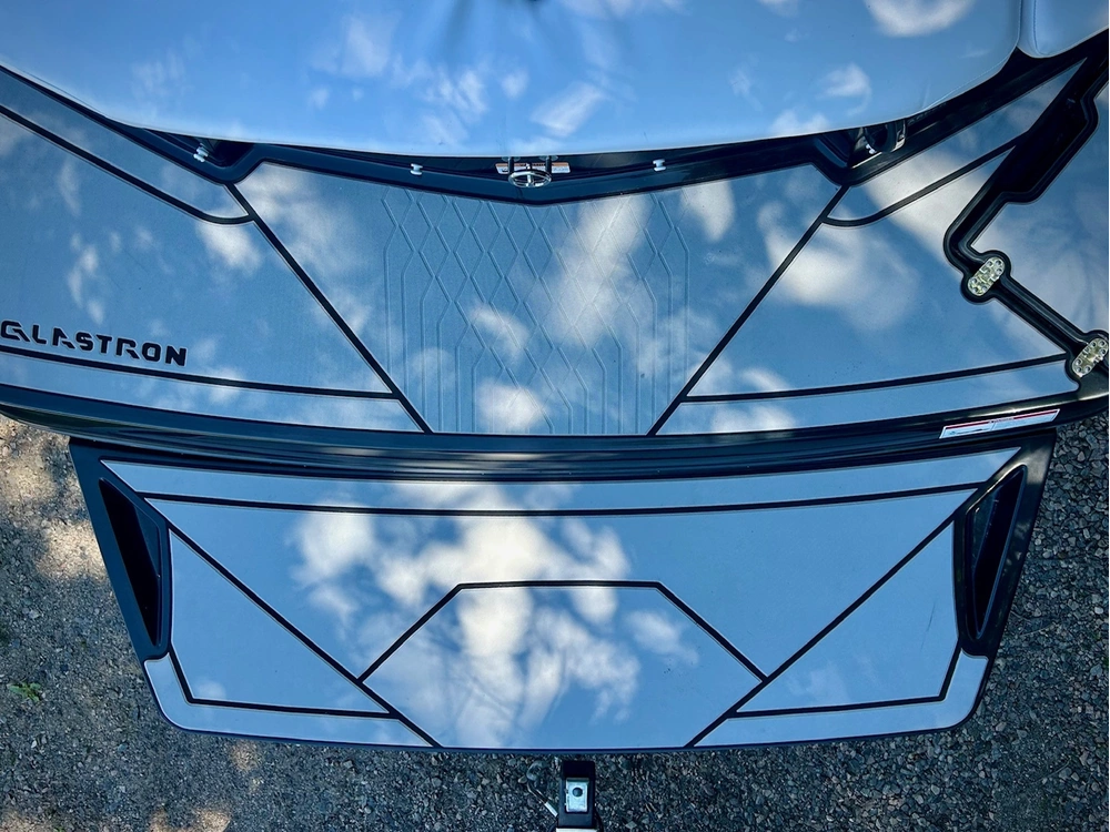 2022 Glastron Gx 215 Mercruiser 6.2l alt