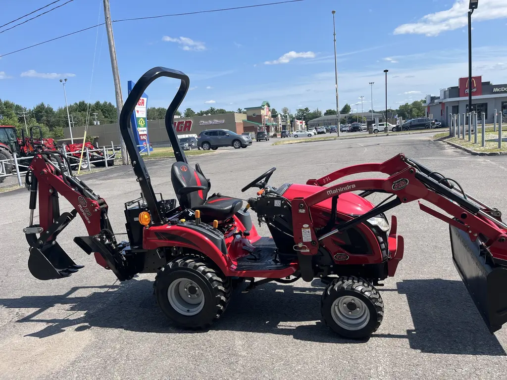 2021 Mahindra Emax20S ROPS