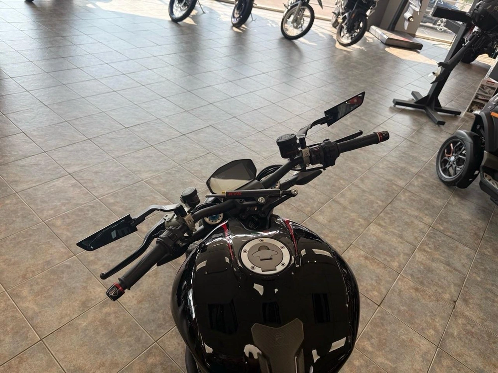 Ducati Monster 1200r 2017 alt