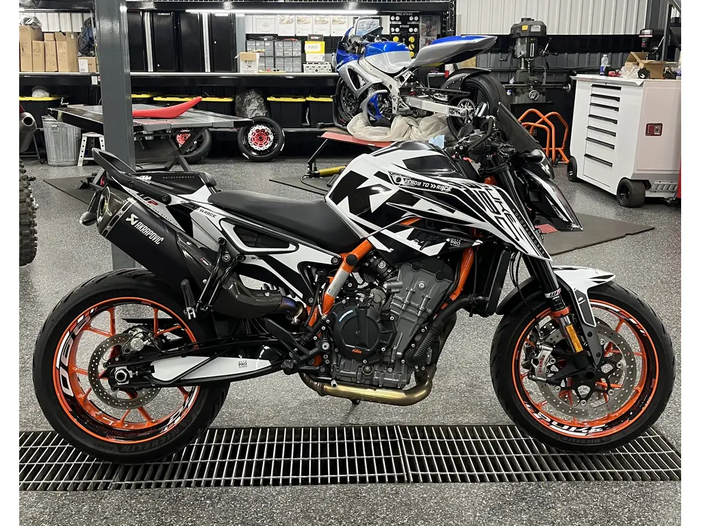 2021 KTM DUKE 890 R