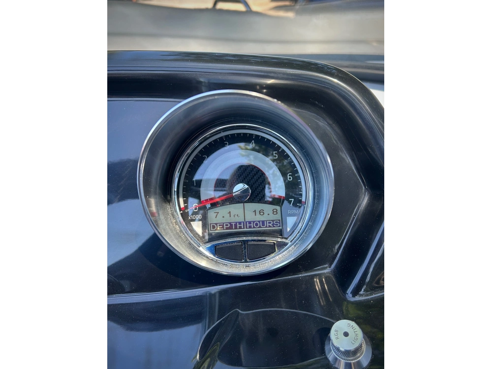 2022 Glastron Gx 215 Mercruiser 6.2l alt