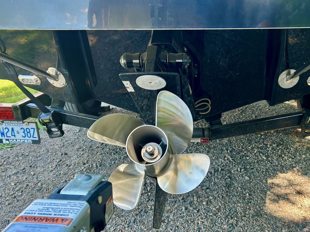 2022 Glastron Gx 215 Mercruiser 6.2l alt