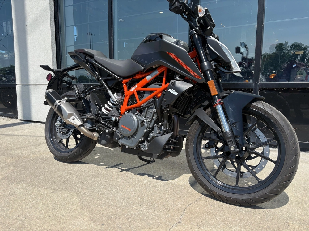 Ktm Duke 390 1550 Km 2023 alt
