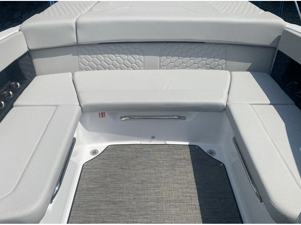 2026 Four Winns H4 Freedom Mercruiser 4.5l alt