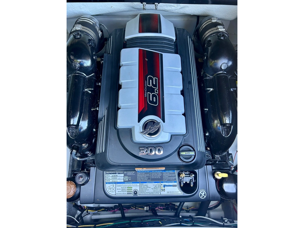2022 Glastron Gx 215 Mercruiser 6.2l alt