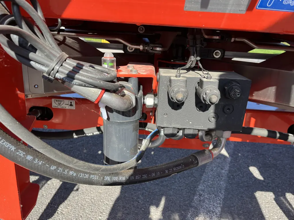 2025 Kuhn AXIS 50.2 H-EMC W