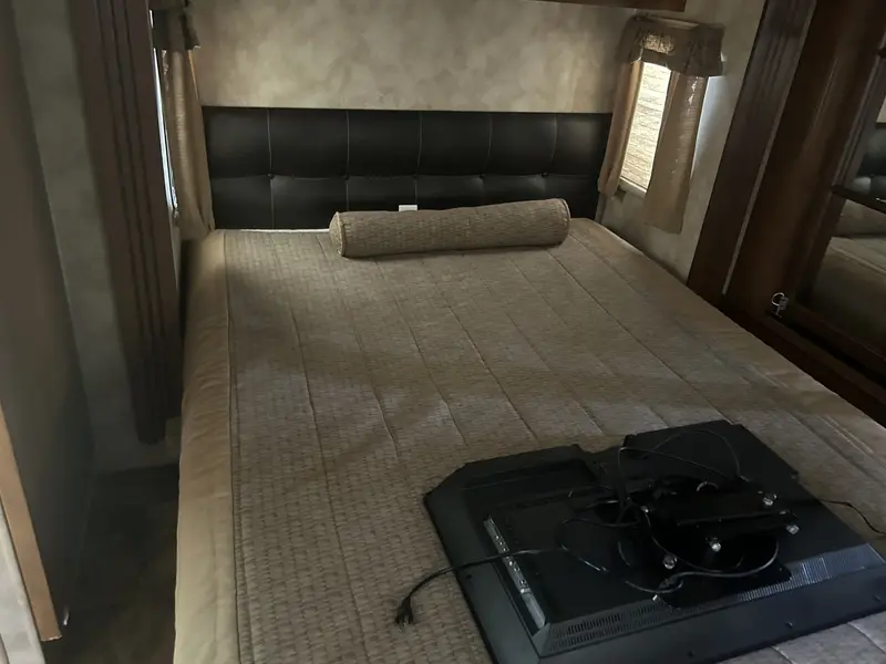 2015 Crossroads RV Cruiser 33RE thumbnail 6