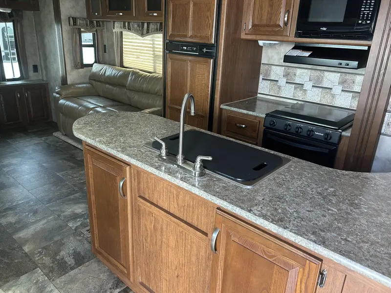 2015 Crossroads RV Cruiser 33RE thumbnail 3
