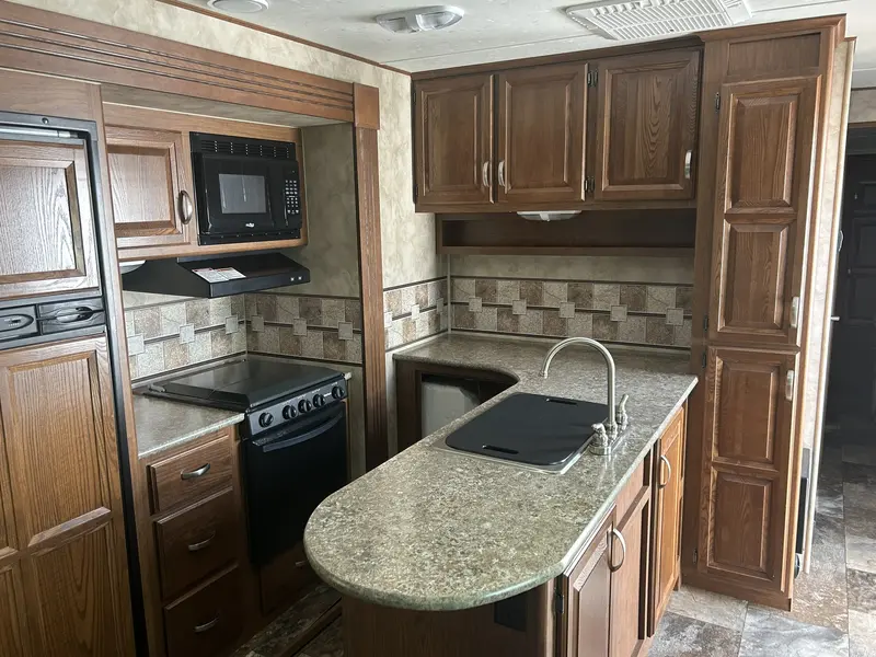 2015 Crossroads RV Cruiser 33RE thumbnail 5