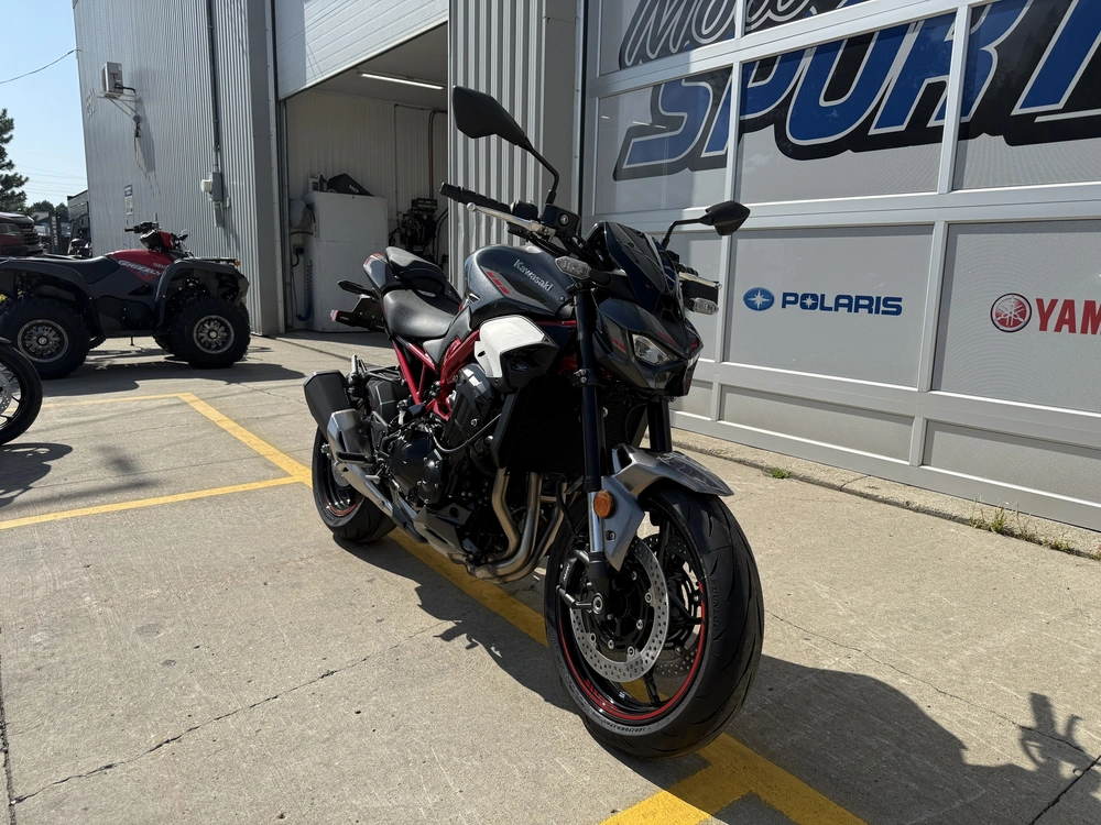 2025 Kawasaki Z900 Abs alt