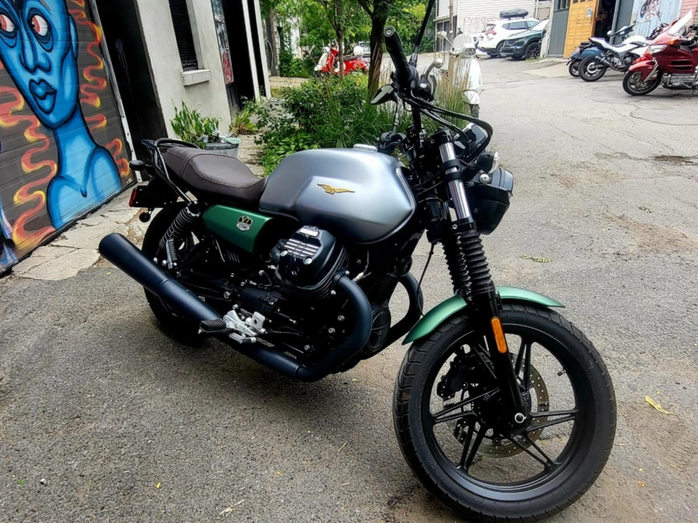 Moto Guzzi V7 Stone Centenario 2022 alt