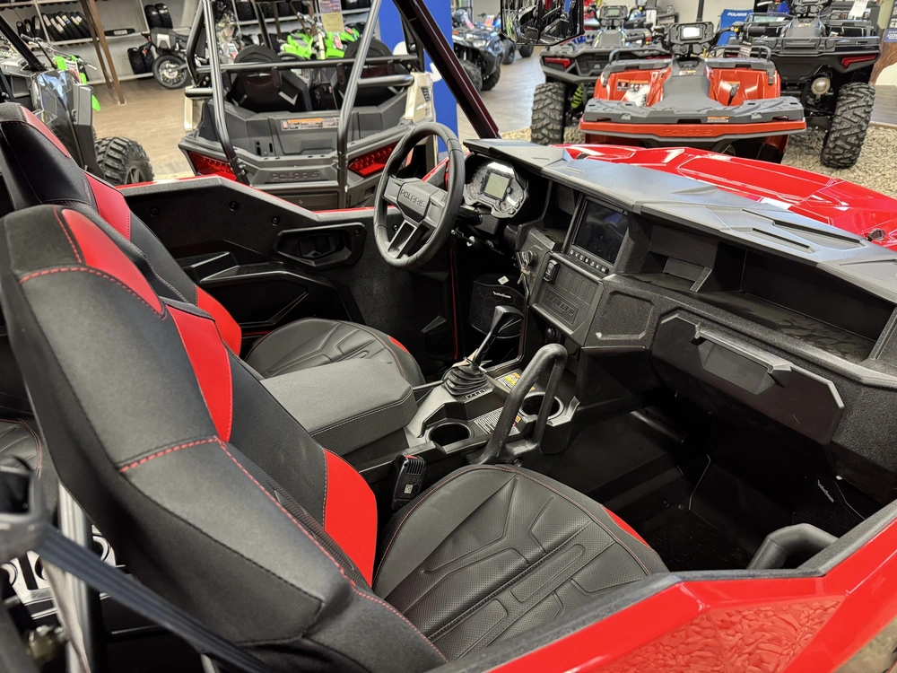 2025 Polaris General Xp 4 1000 Ultimate - Indy Red Ultimate alt