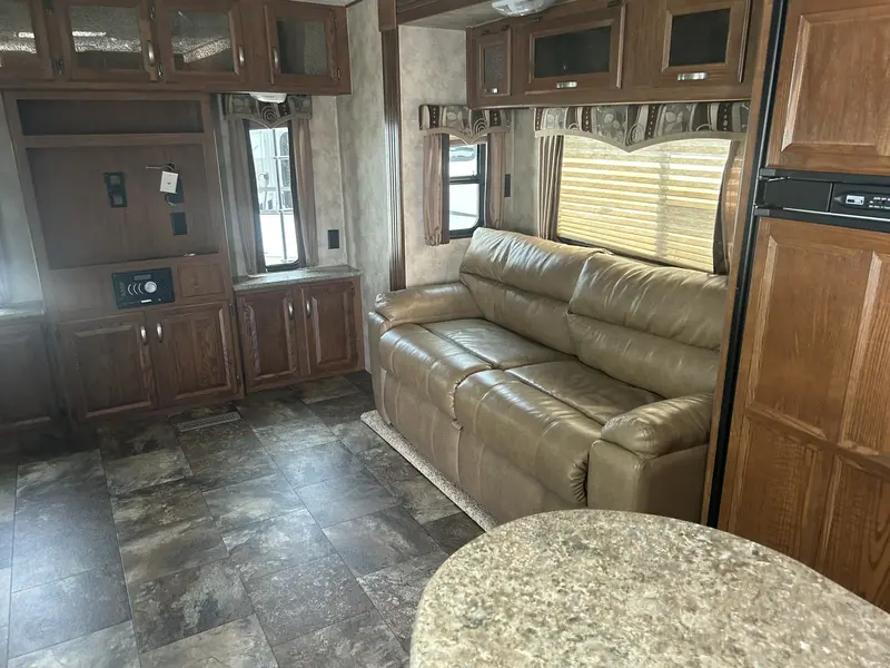 2015 Crossroads RV Cruiser 33RE thumbnail 4