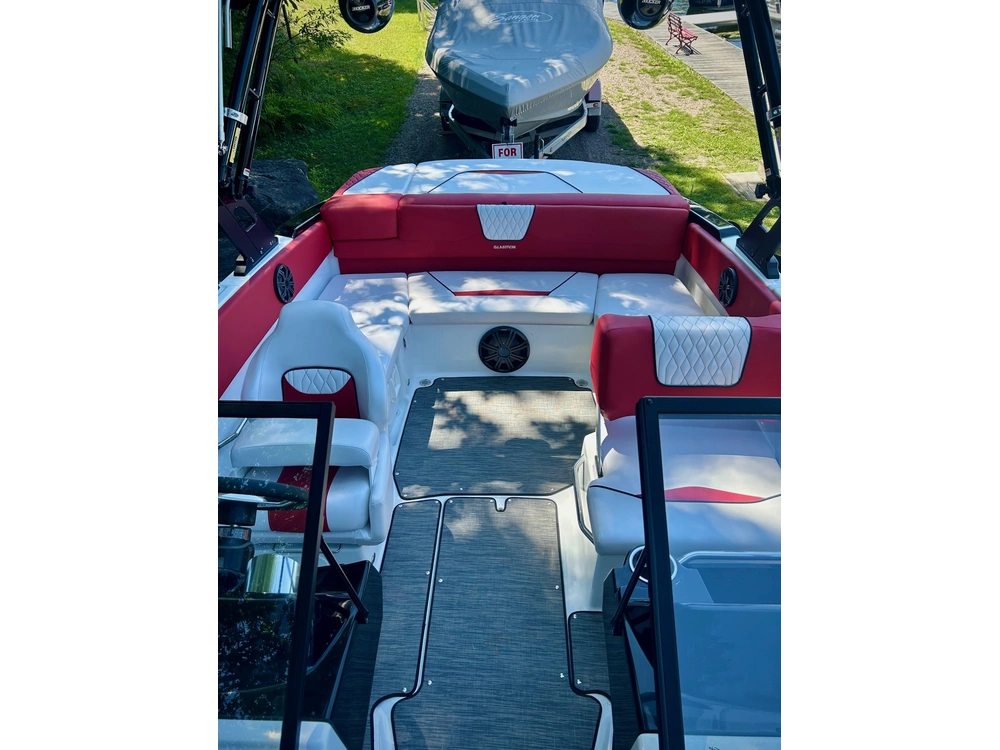 2022 Glastron Gx 215 Mercruiser 6.2l alt