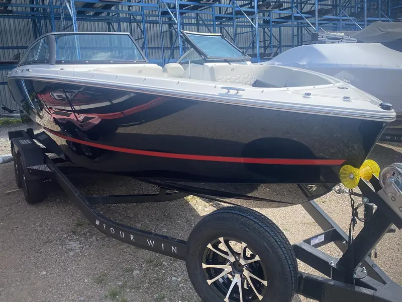 Four Winns H4 FREEDOM MERCRUISER 4.5L 2026