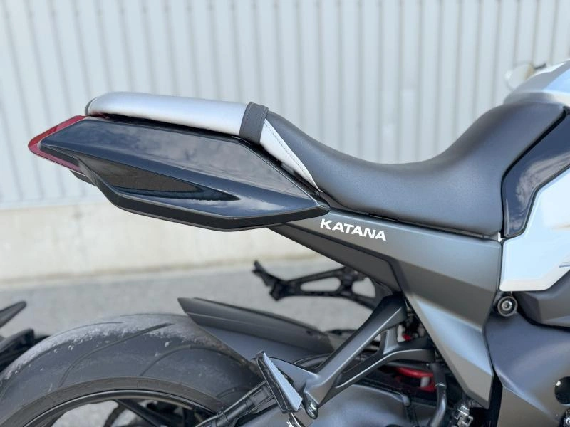 2020 Suzuki Katana alt