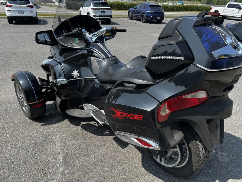 2010 Can-Am SPYDER LTD SAVE $4000 RABAIS