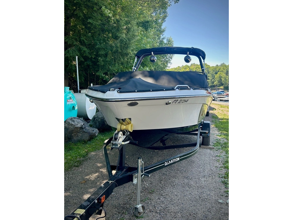 2022 Glastron Gx 215 Mercruiser 6.2l alt