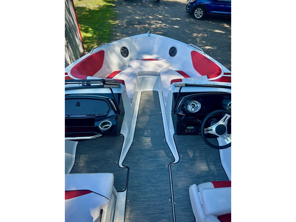 2022 Glastron Gx 215 Mercruiser 6.2l alt