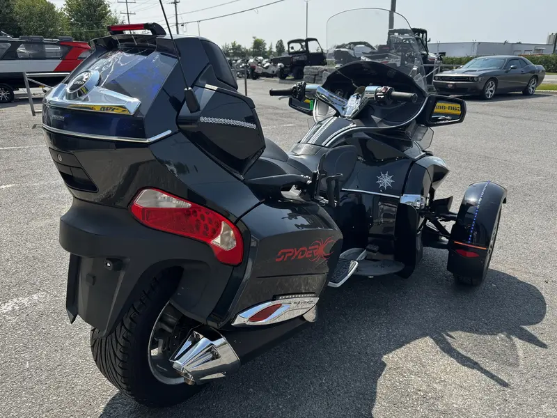 2010 Can-Am SPYDER LTD SAVE $4000 RABAIS