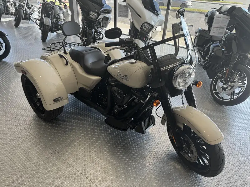 2023 Harley-Davidson FREEWHEELER