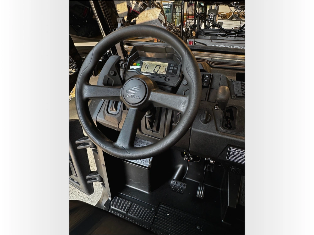 2025 Honda Pioneer 700 - 4p Dlx *all-in-pricing alt