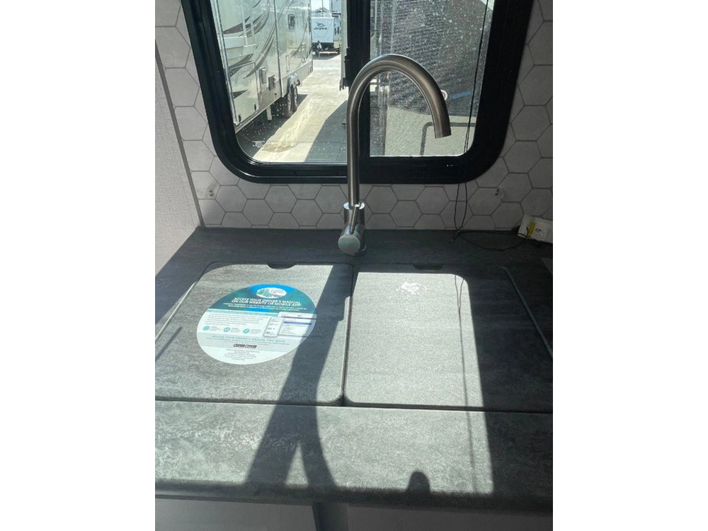 2023 Coachmen 252dbus alt