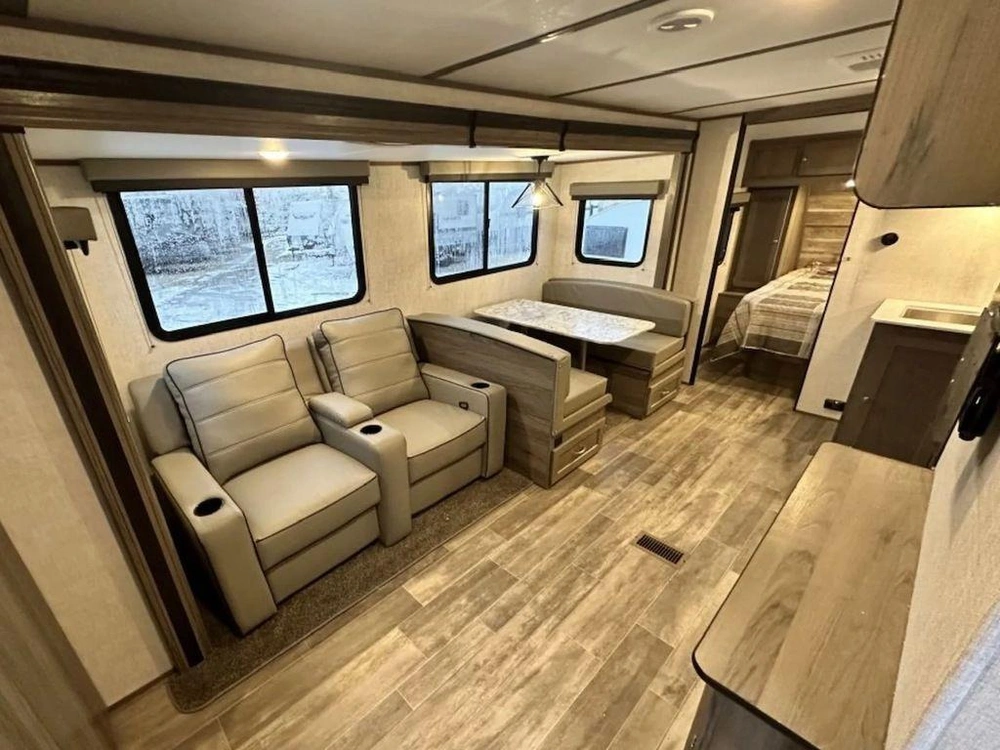 2025 Gulf Stream 28crb alt