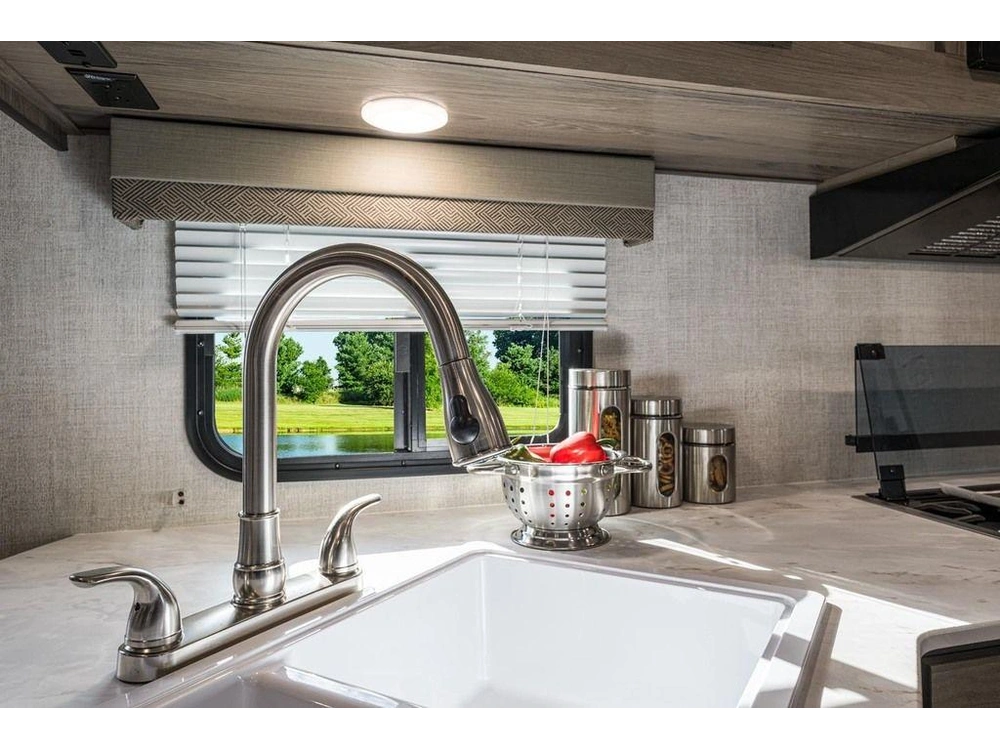 2025 Gulf Stream 28bbs alt