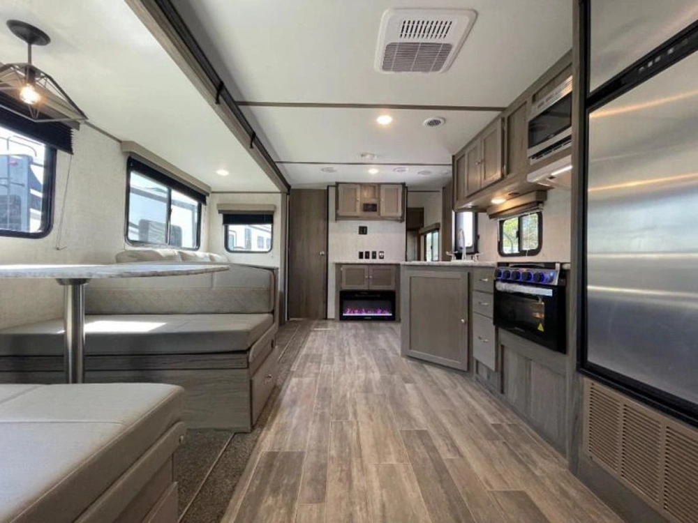 2025 Gulf Stream 28bbs alt