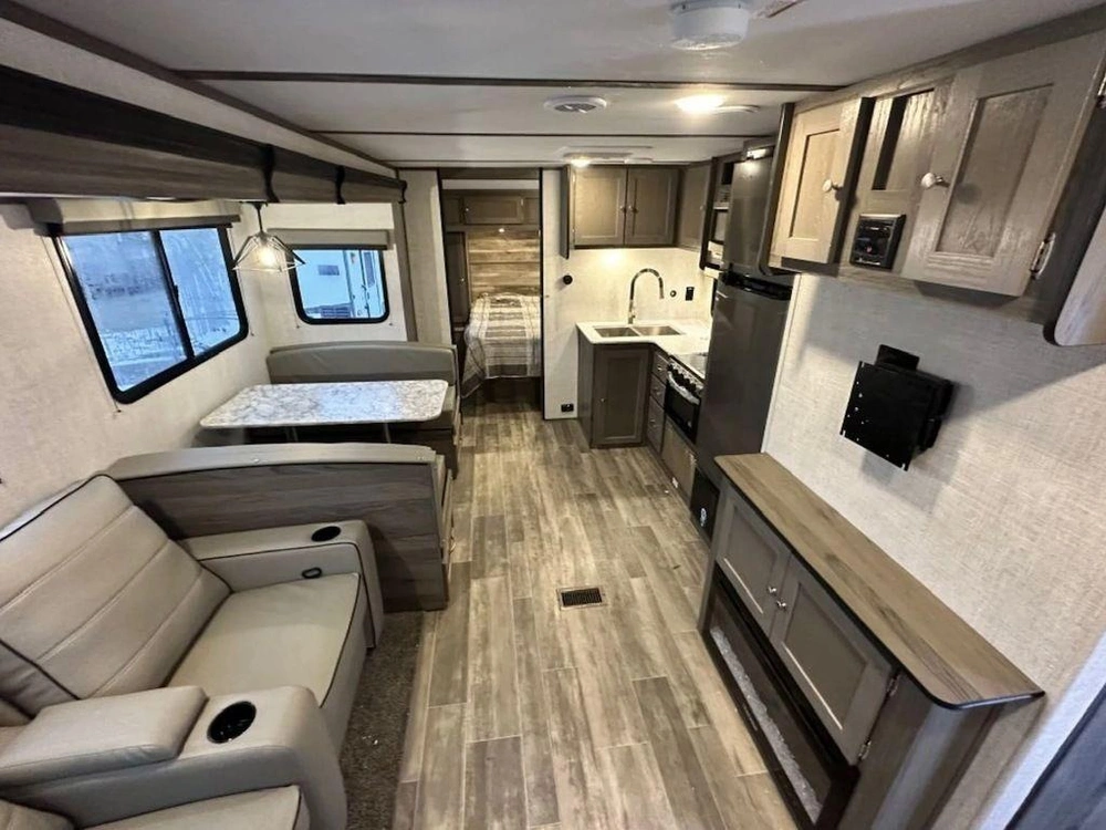 2025 Gulf Stream 28crb alt