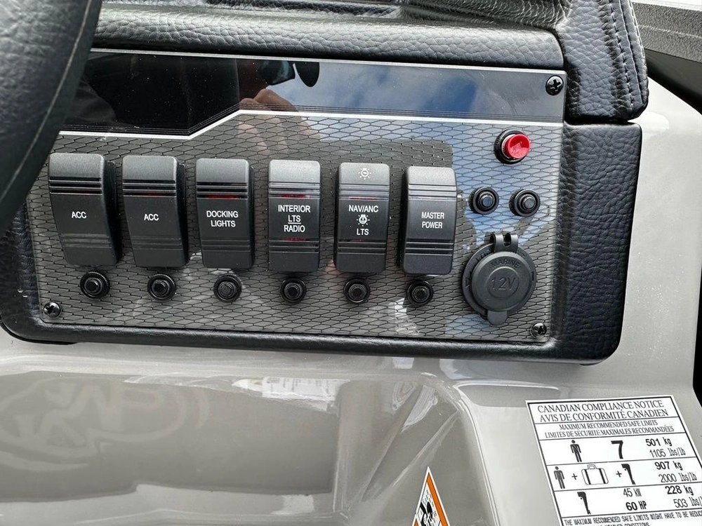 2025 Montego Bay 8518 Deluxe Cruising alt