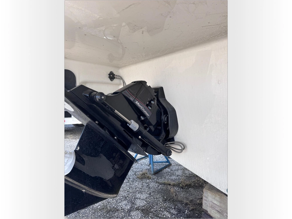 2025 Sea Ray Sundancer 320 alt