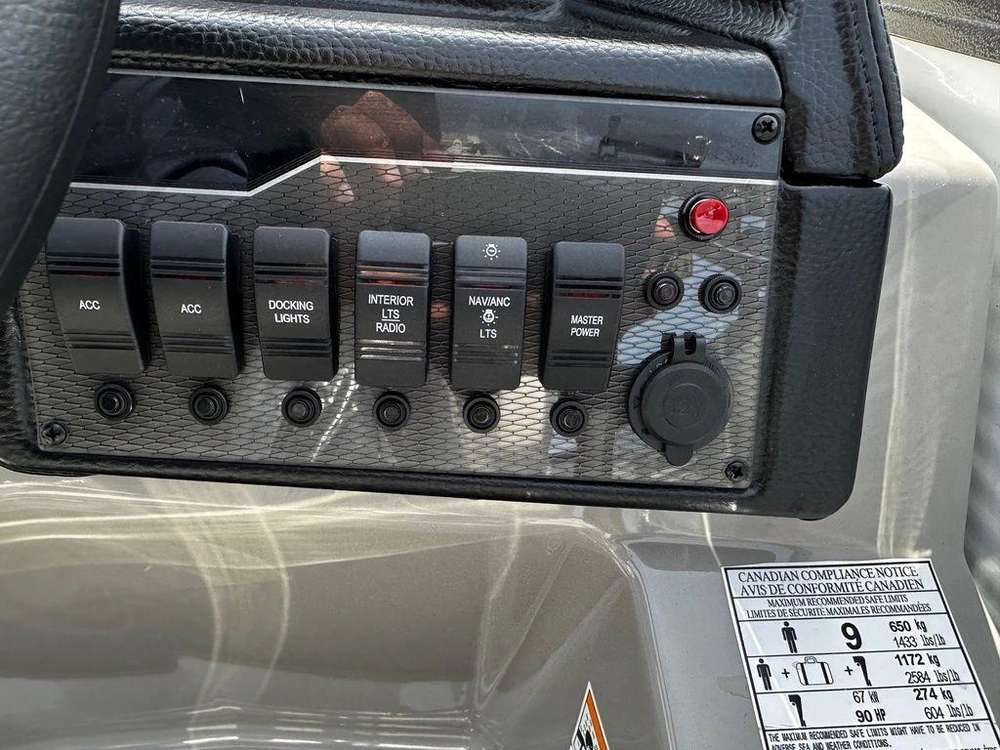 2025 Montego Bay 8520 Deluxe Cruising Pontoon alt