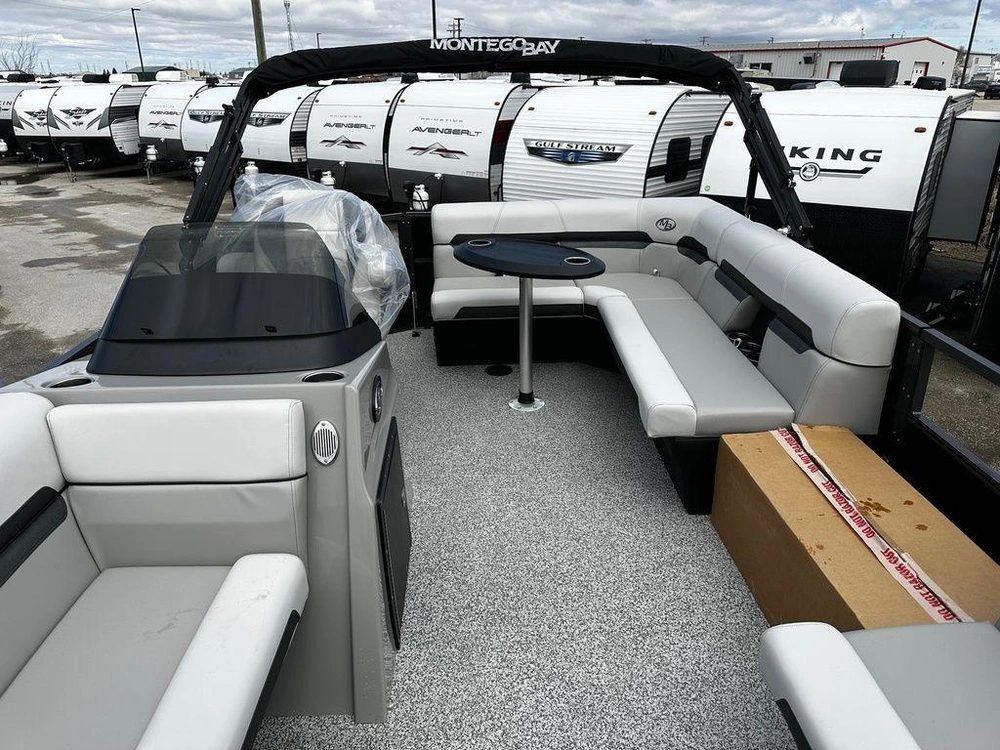 2025 Montego Bay 8518 Deluxe Cruising alt